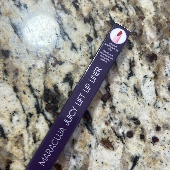 💕🌙Tarte Red Maracuja Juicy Lift Liner - Picture 8 of 10